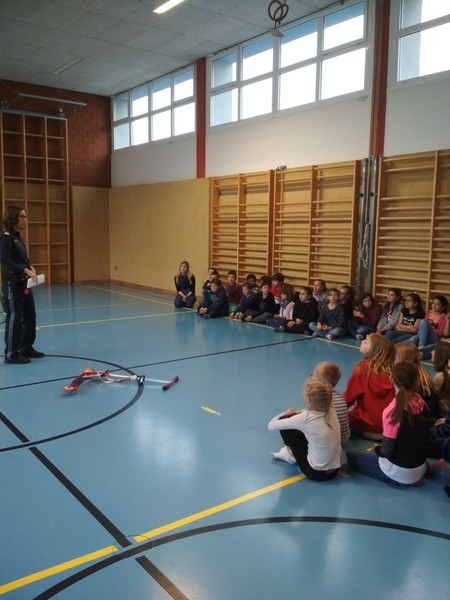 Eine Polizistin besucht uns